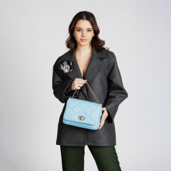 Sac à main femme d'épaule 005g bleu clair lifestyle