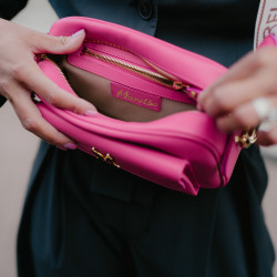 Sac à main femme à bandoulière 006g rose caviar lifestyle