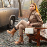 Sac à main pour femme à bandoulière 010g beige latte caviar lifestyle