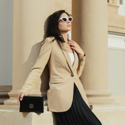 Sac à main pour femme à bandoulière 013g 01 vernis noir lifestyle