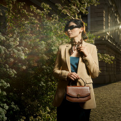 Sac à main femme 023g croco camel lifestyle