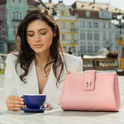 Sac à main femme à bandoulière 003g rose lifestyle