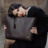 Sac à main pour femme 034g brun foncé lifestyle