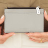Porte-cartes 209g 01 biz gris lifestyle