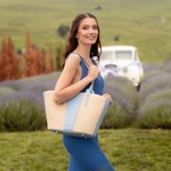 Sac de plage pour femme 044g 01 bleu ciel + raphia lifestyle