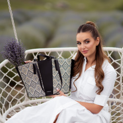 Sac de plage femme 044g 01 raphia noir lifestyle