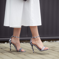 Sandales femme 1349 satin zèbre blanc lifestyle