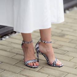 Sandales femme 1349 satin zèbre blanc lifestyle