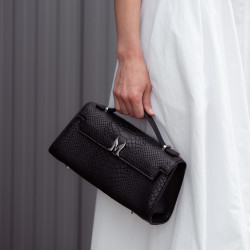 Sac à main pour femme à bandoulière 041g 01 croco noir lifestyle