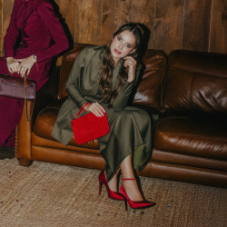 Sac à main femme 211g daim rouge lifestyle