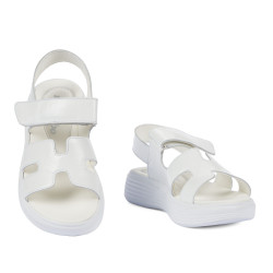 Sandales enfants 2500 vernis blanc