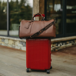 Sac de voyage 305g 01 biz cognac lifestyle
