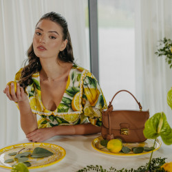Sac à main femme 022g brun doré lifestyle