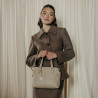 Sac à main femme bandoulière 004g 01 gris clair lifestyle
