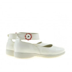 Chaussures petits enfants 17c vernis beige